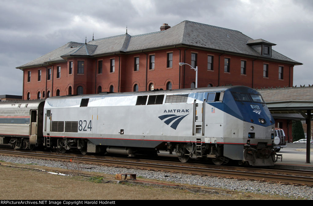 AMTK 824 leads train P092 into the station